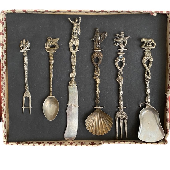 Around The World Shoppers Club Other - Shoppers Around The World “Candlelight Silver” w original box and paper.